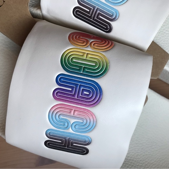 🌈 Coach Slide With Rainbow Chalk - Picture 7 of 9